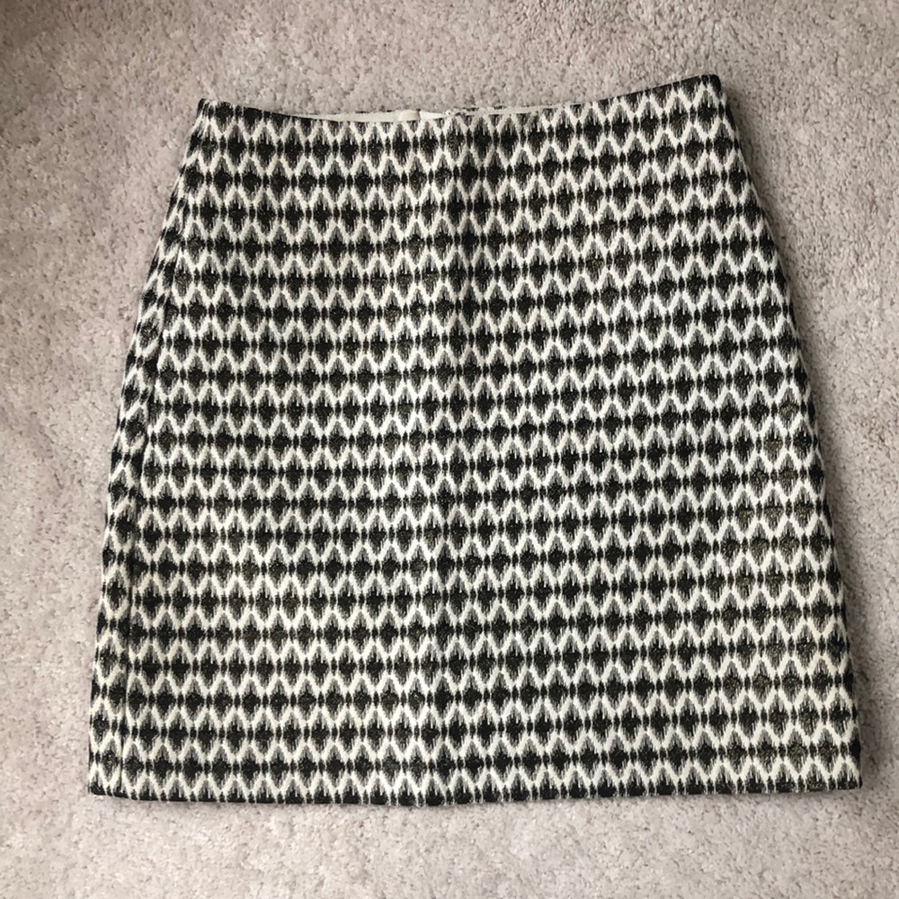 Metallic look with geometric design skirt